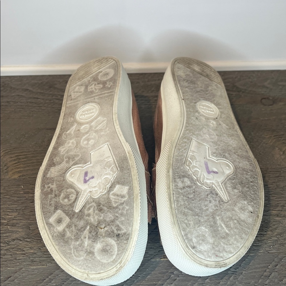 Wonder Nation Rose Gold and White Girls Sneakers with Ruffled Design - Size 5 - Picture 10 of 10